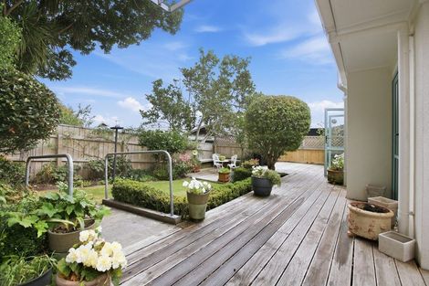 Photo of property in 86a Gover Street, New Plymouth, 4310