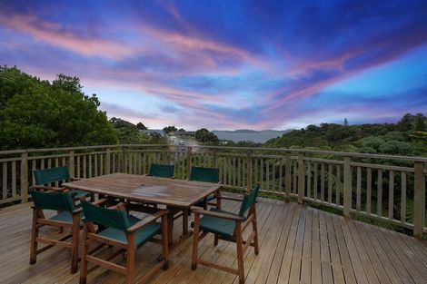 Photo of property in 93 Dowse Drive, Maungaraki, Lower Hutt, 5010