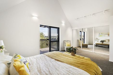 Photo of property in 1/78 Browns Bay Road, Rothesay Bay, Auckland, 0630