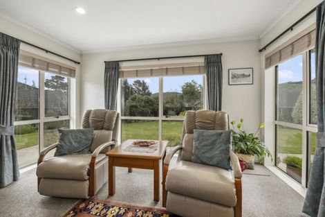 Photo of property in 32 Sunstone Crescent, Brown Owl, Upper Hutt, 5018