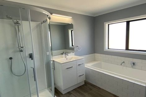 Photo of property in 5 Rotorua Grove, Aotea, Porirua, 5024