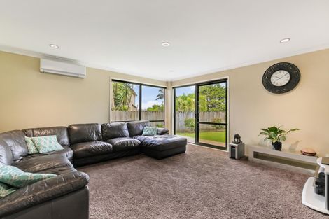 Photo of property in 17 Mull Place, Wattle Downs, Auckland, 2103