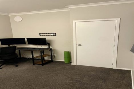 Photo of property in 10 Helen Street, Brooklyn, Wellington, 6021