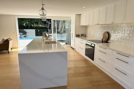 Photo of property in 24 Otakau Road, Milford, Auckland, 0620