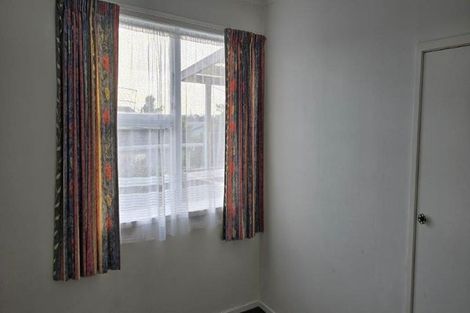 Photo of property in 39 Kirrie Avenue, Te Atatu South, Auckland, 0610