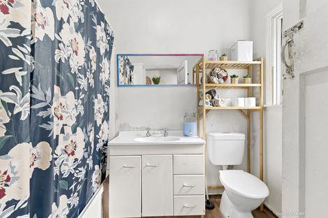 Photo of property in 212 Rongotai Road, Rongotai, Wellington, 6022