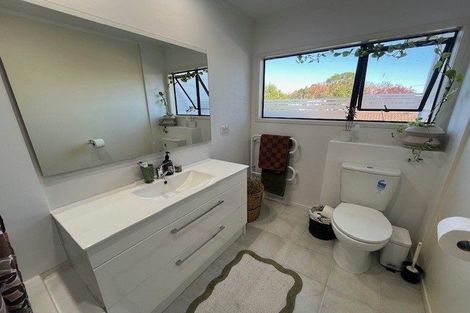 Photo of property in 32 Jillteresa Crescent, Half Moon Bay, Auckland, 2012