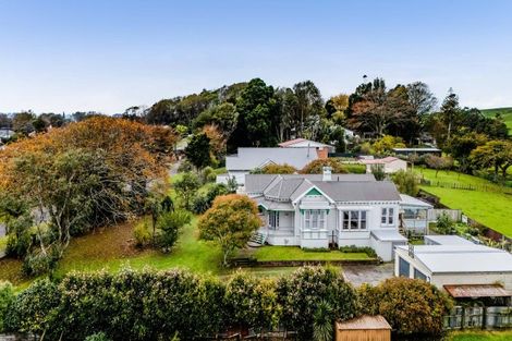 Photo of property in 18 Mills Street, Eltham, 4322