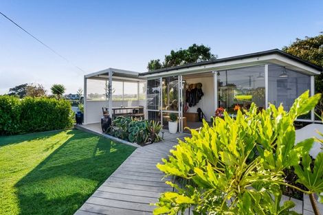 Photo of property in 17 Linda Street, Oakura, 4314