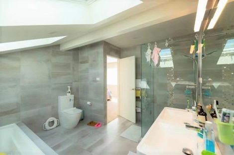 Photo of property in 6a Hiwihau Place, Glenfield, Auckland, 0629