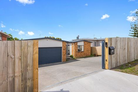 Photo of property in 311 Te Atatu Road, Te Atatu South, Auckland, 0610