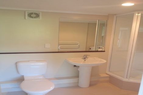 Photo of property in 1/4 Tallington Crescent, Torbay, Auckland, 0630