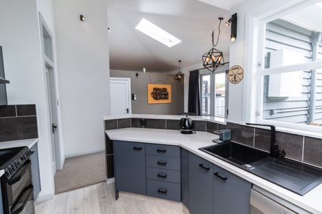 Photo of property in 30c Collins Avenue, Tawa, Wellington, 5028