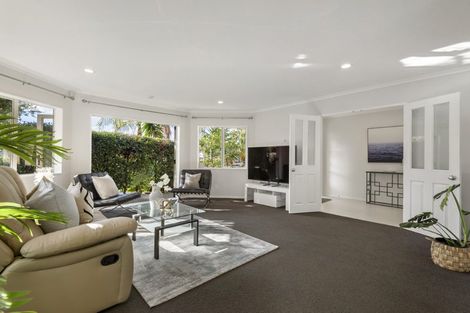 Photo of property in 7 Louvain Place, Greenhithe, Auckland, 0632