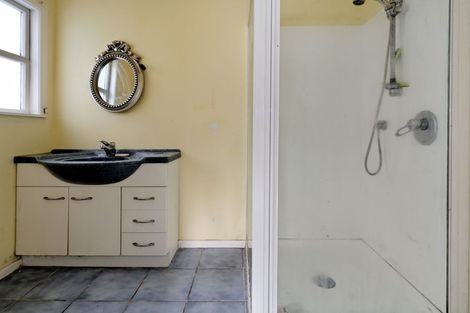 Photo of property in 50 Derwent Crescent, Titirangi, Auckland, 0604