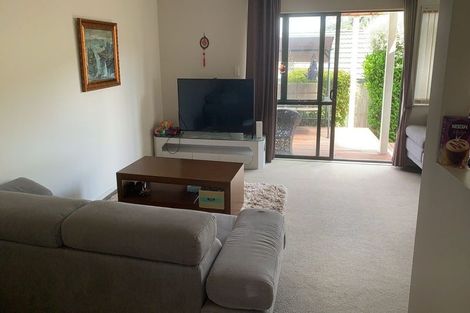 Photo of property in 1/112 Seaview Road, Glenfield, Auckland, 0629