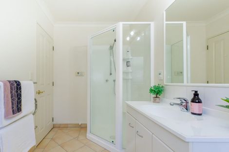 Photo of property in 2 Millennium Hill, Paraparaumu, 5032