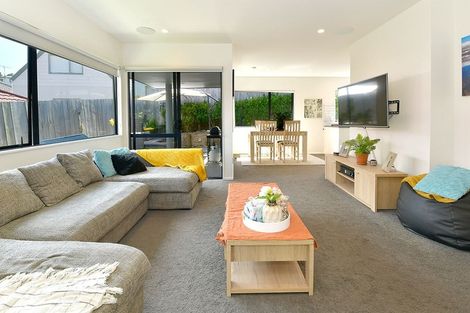 Photo of property in 2/128 Brian Crescent, Stanmore Bay, Whangaparaoa, 0932