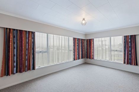 Photo of property in 61 Cracroft Street, Waitara, 4320