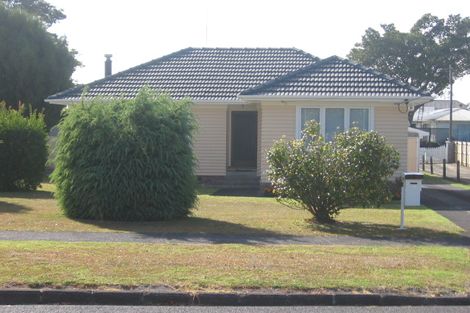 Photo of property in 17 Reid Road, New Lynn, Auckland, 0600