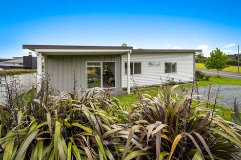 Photo of property in 45 Laly Haddon Place, Matakana, Warkworth, 0985
