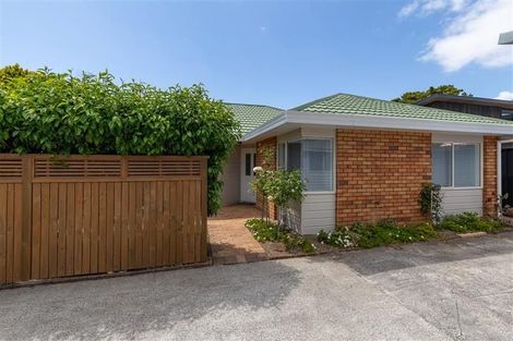 Photo of property in 25a Harbour View Road, Point Chevalier, Auckland, 1022