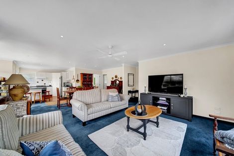 Photo of property in 9 Beech Place, Hawera, 4610