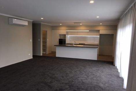 Photo of property in 35 Syd Grant Crescent, Orewa, 0931