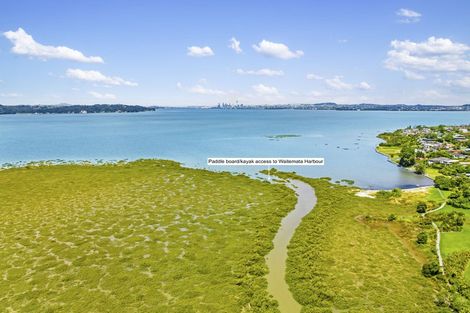 Photo of property in 33 Dawnhaven Drive, Te Atatu Peninsula, Auckland, 0610