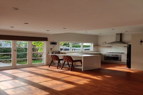 Photo of property in 2/11 Seaview Avenue, Northcote, Auckland, 0627