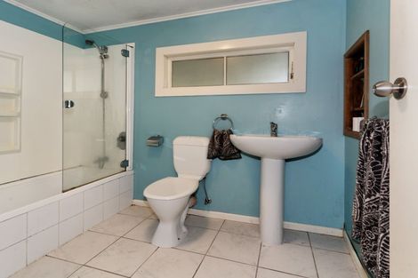 Photo of property in 50 Derwent Crescent, Titirangi, Auckland, 0604