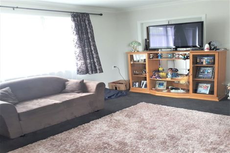 Photo of property in 13 Bartholomew Road, Levin, 5510