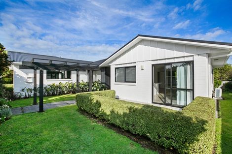 Photo of property in 11 Heta Road, Highlands Park, New Plymouth, 4312