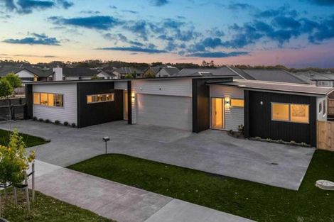 Photo of property in 19b Robert Might Road, Kumeu, 0810