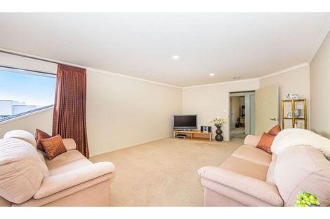 Photo of property in 66 Grovenor Drive, Orewa, 0931