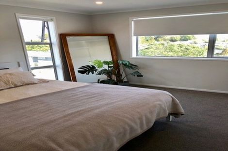 Photo of property in 1a Pavola Grove, Glenfield, Auckland, 0629