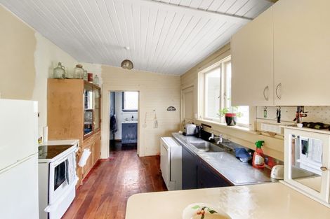 Photo of property in 6 George Street, Ohingaiti, Hunterville, 4785