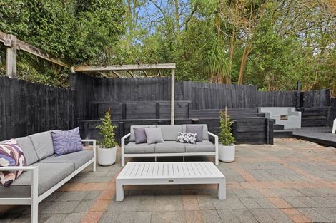 Photo of property in 2/12 Mahuta Grove, Northcote, Auckland, 0627