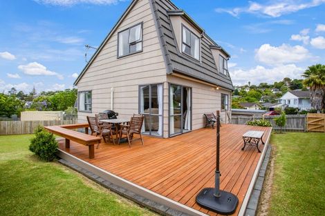 Photo of property in 13 Tetrarch Place, Totara Vale, Auckland, 0629