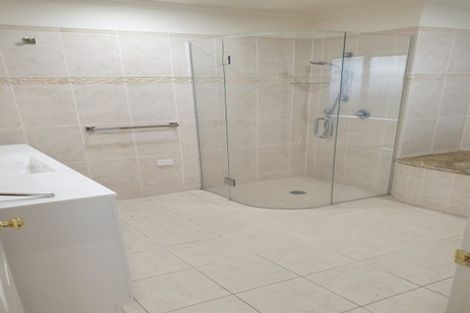 Photo of property in 92 Whangaparaoa Road, Red Beach, 0932