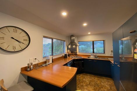 Photo of property in 4a Stella Grove, Newlands, Wellington, 6037