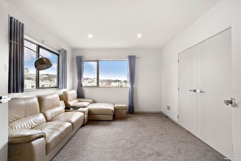 Photo of property in 36 Sohlue Place, Oteha, Auckland, 0632