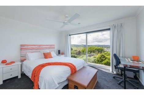 Photo of property in 23 Katania Heights, Brightwater, 7022