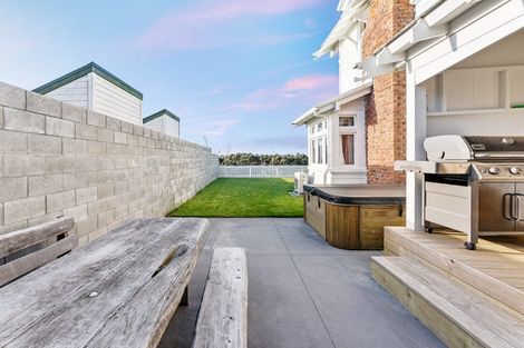 Photo of property in 68 Whiteley Street, Moturoa, New Plymouth, 4310