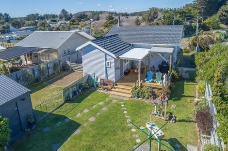 Photo of property in 22 Barling Street, Himatangi Beach, Foxton, 4891