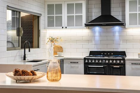 Photo of property in 17 Fleetwood Drive, Henderson, Auckland, 0612