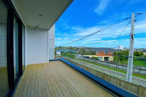 Photo of property in 37a Forrest Hill Road, Milford, Auckland, 0620