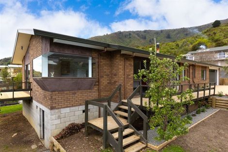 Photo of property in 12 Rimu Terrace, Waikawa, Picton, 7220