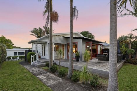 Photo of property in 18 Alberta Street, Point Chevalier, Auckland, 1022