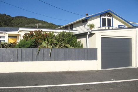 Photo of property in 139 Marine Parade, Eastbourne, Lower Hutt, 5013